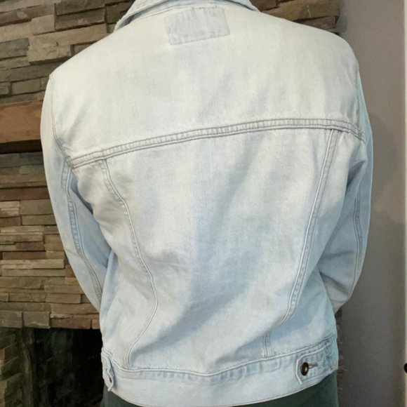 FOREVER 21 LIGHT WASH DENIM JACKET - Picture 2 of 3